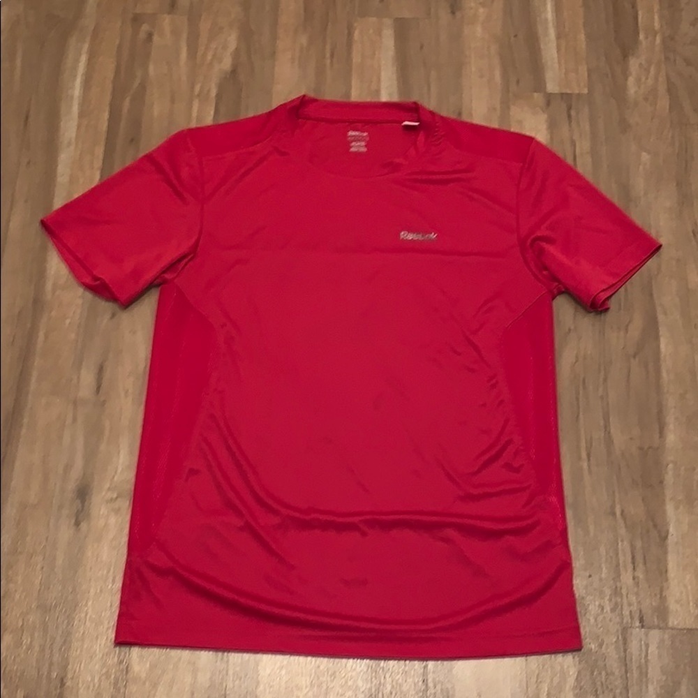 👕REEBOK Tee
